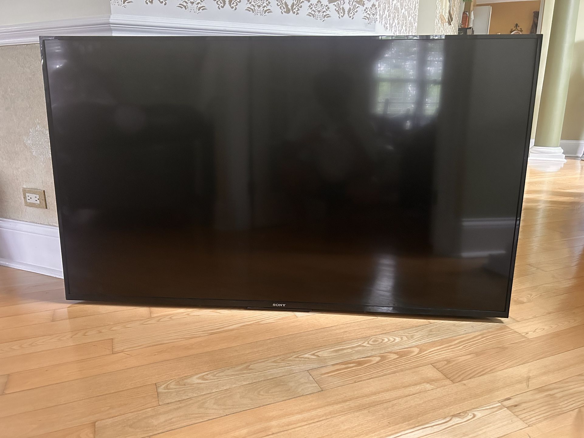 Sony 60” 4K Smart TV With Wall Mount READ BIO