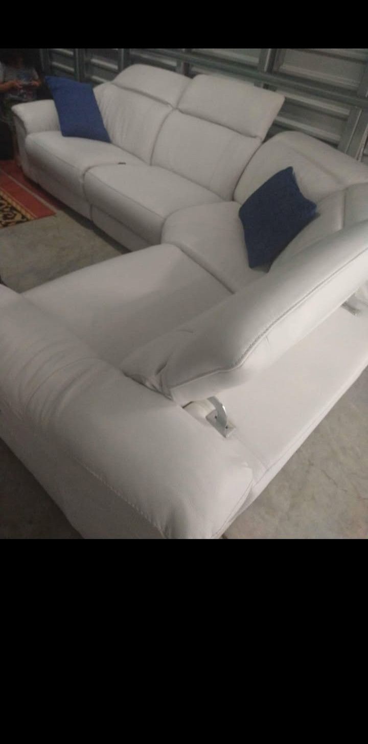 SECTIONAL GENUINE LEATHER RECLINER ELECTRIC WHITE COLOR.. DELIVERY SERVICE AVAILABLE β
π₯π