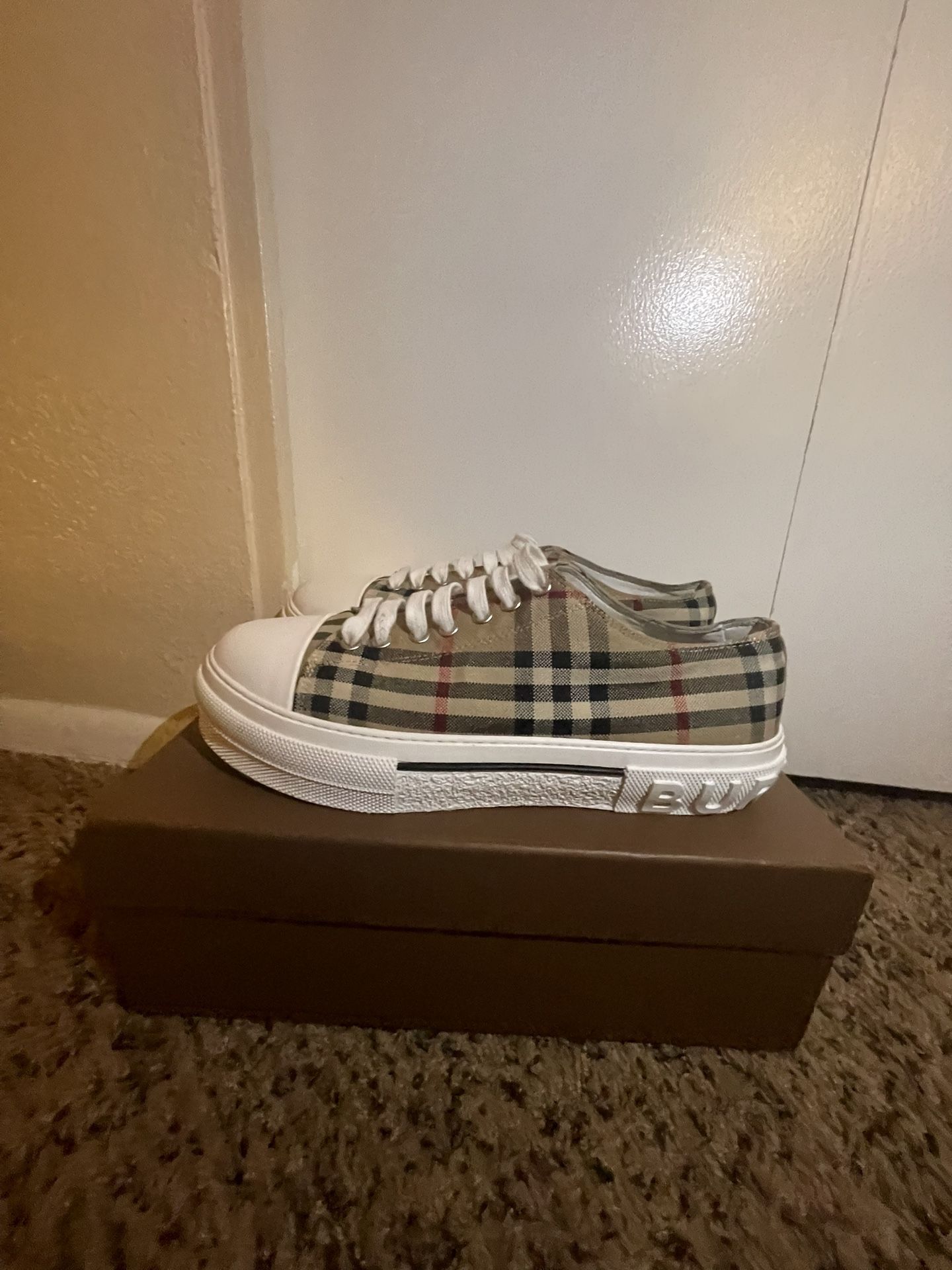Burberry Converse