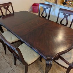 Broyhill Classic Dining Room Table Set