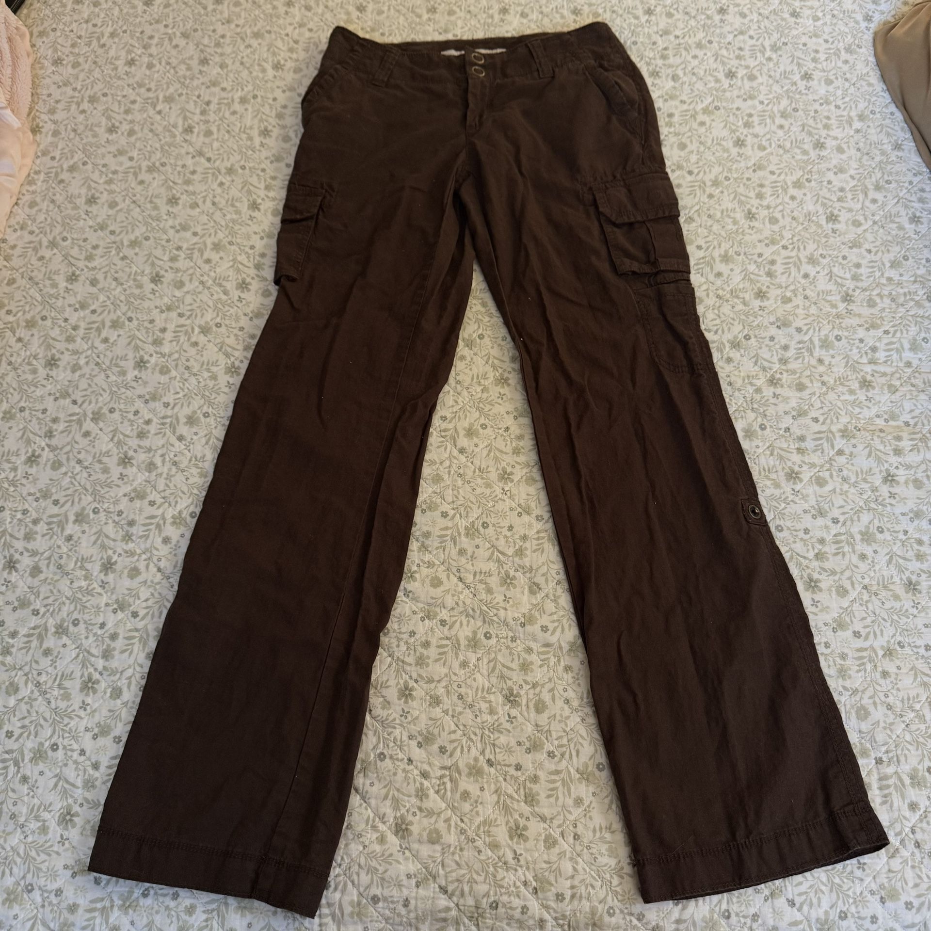 Old Navy brown cargo trousers with a relaxed fit