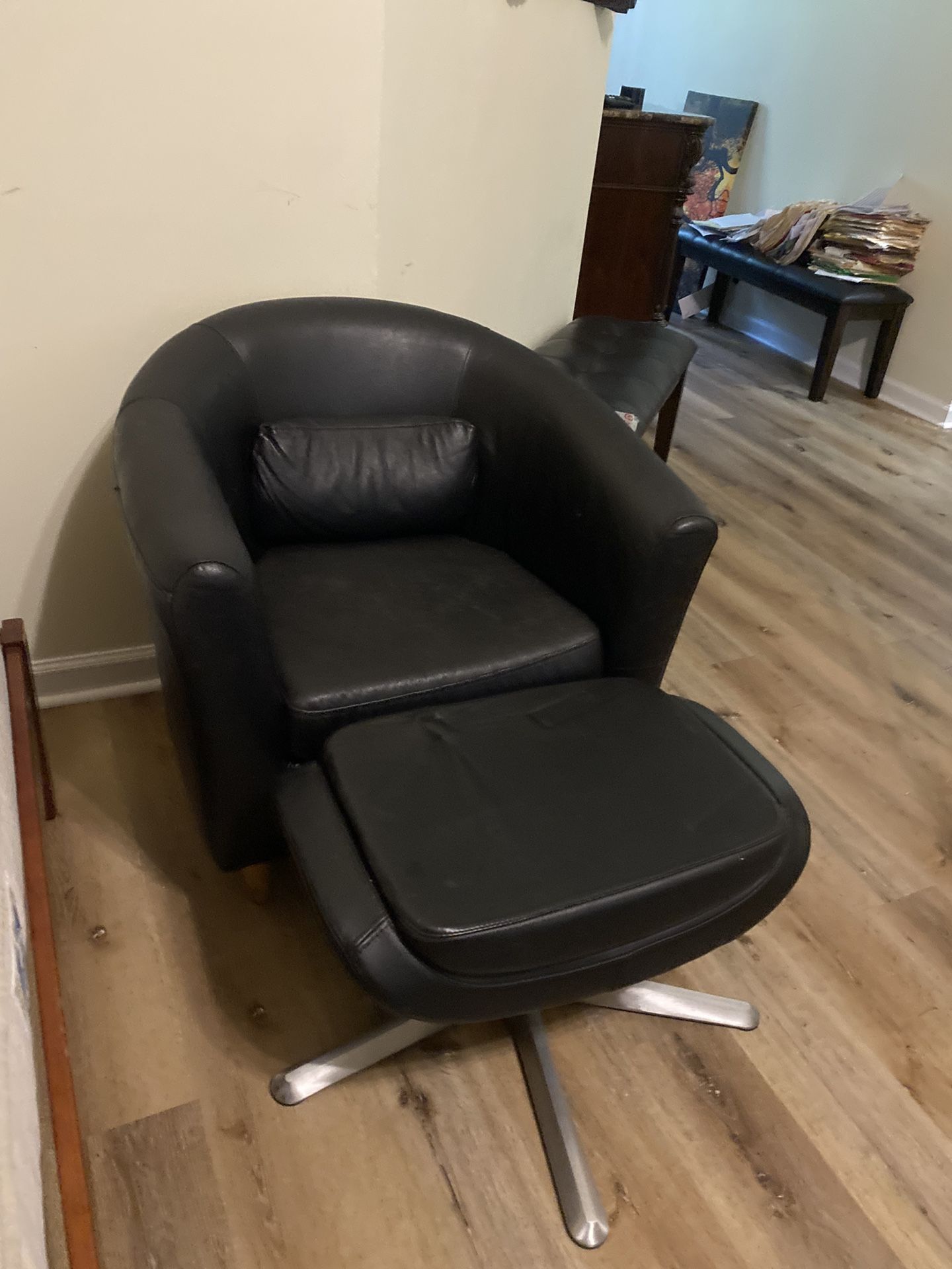 Modern Black Leather Chair + Ottoman – Like New!