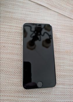 Unlocked iPhone SE 3rd Generation (2022 model) with 64GB of storage.