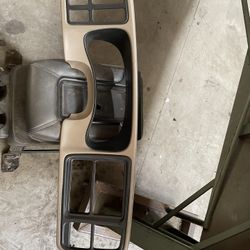 03-06 Chevy GMC Tan Bezel 