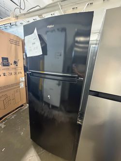 Whirlpool Black Top-Freezer Refrigerator