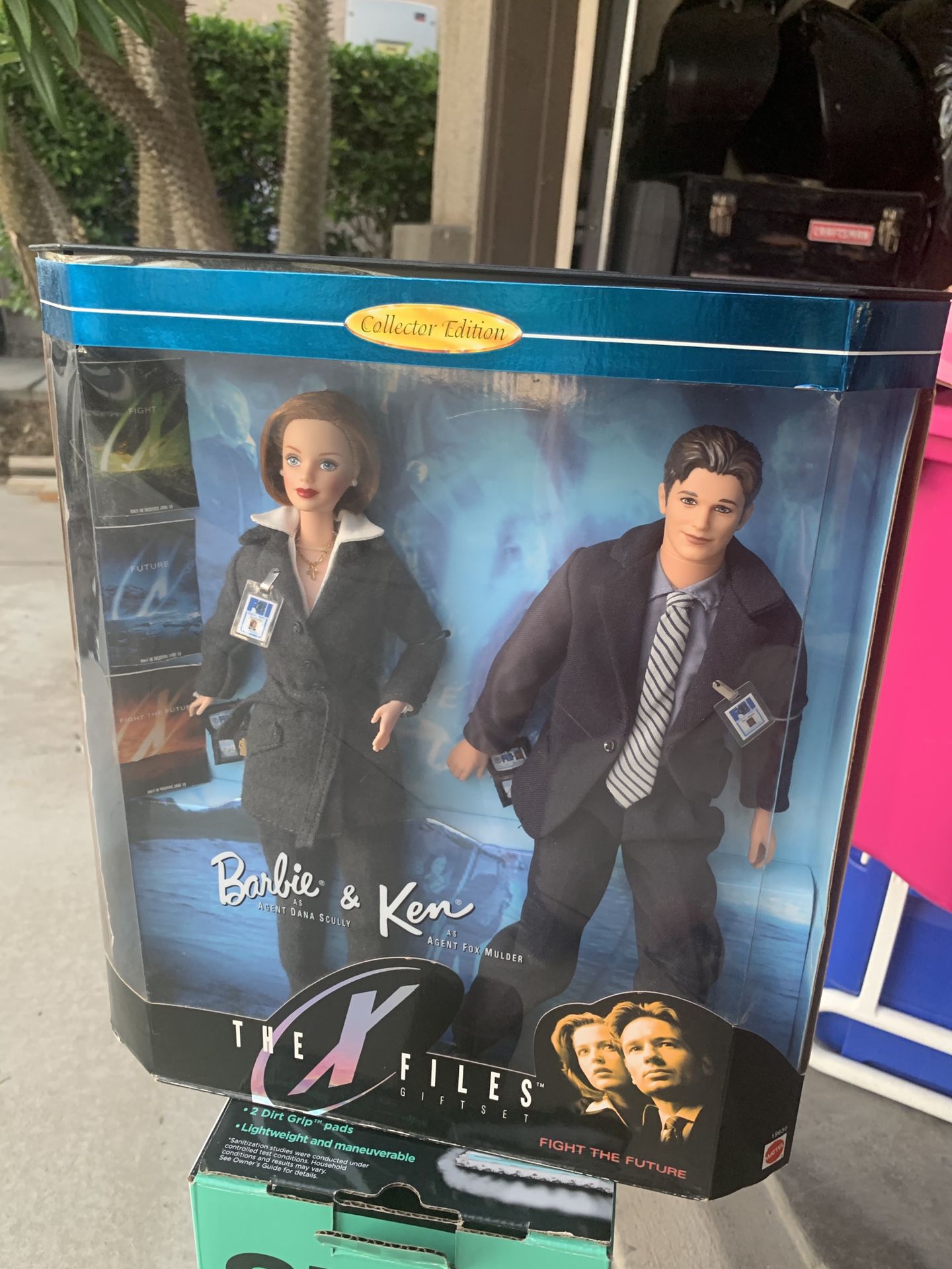 1998 VINTAGE X-FILES BARBIE AND KEN BRAND NEW!