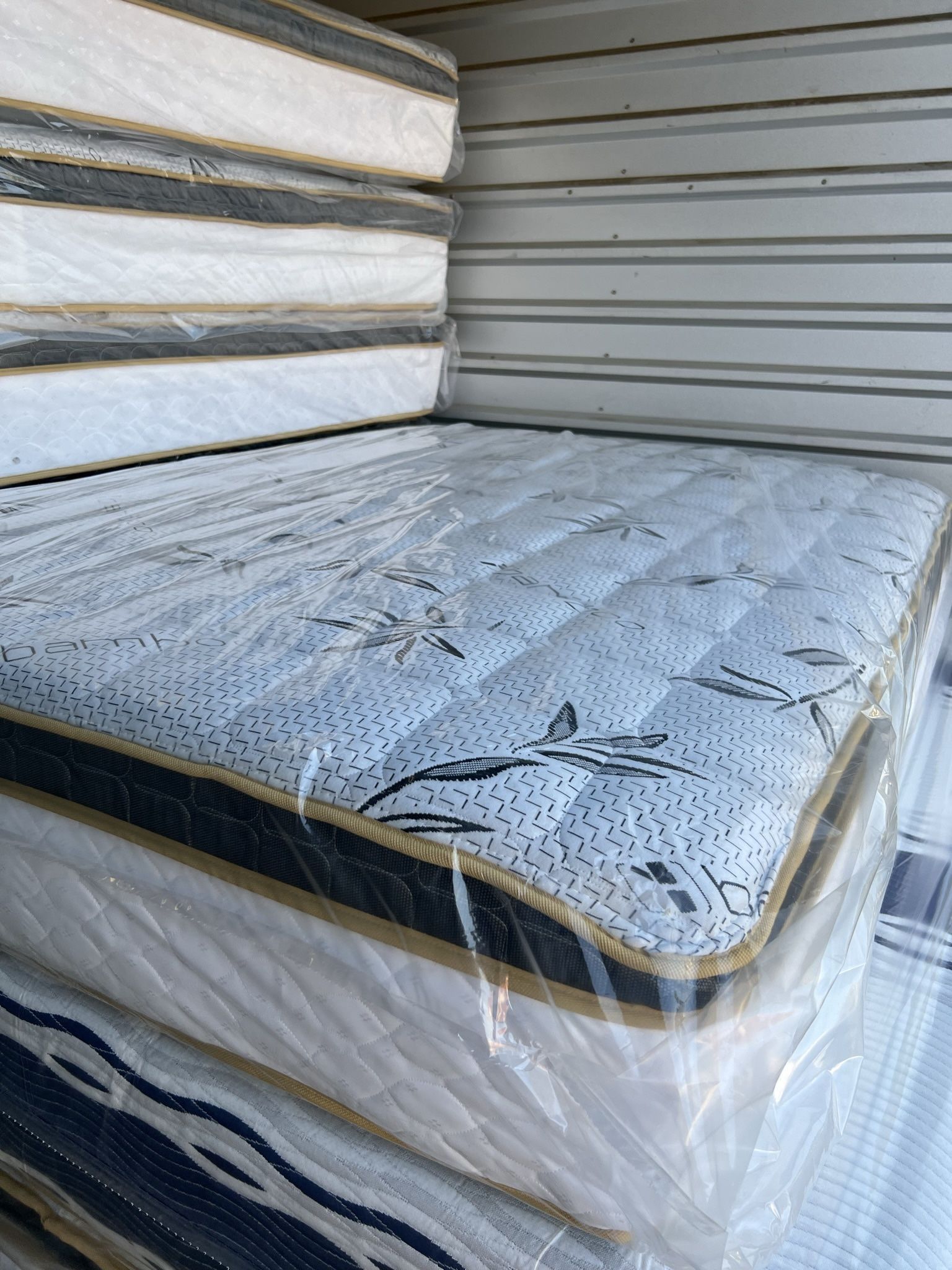 Queen Pillow Top Mattress And Box Spring