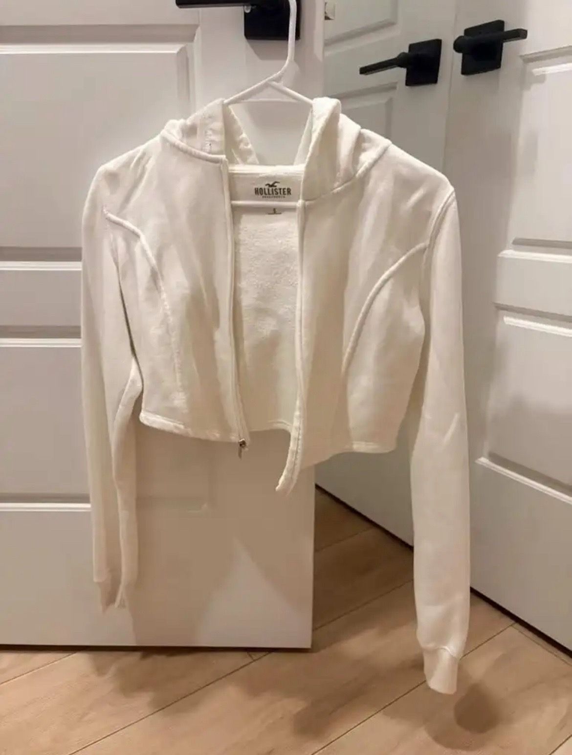Hollister White Cropped Hoodie
