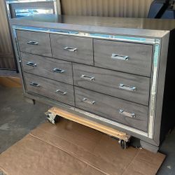 7 drawer dresser with mirror 