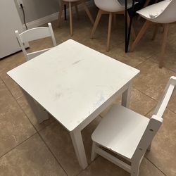 Kids table and 2 chairs