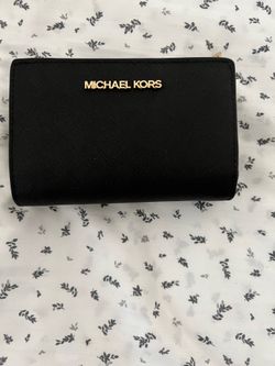 Michael Kors Medium size wallet