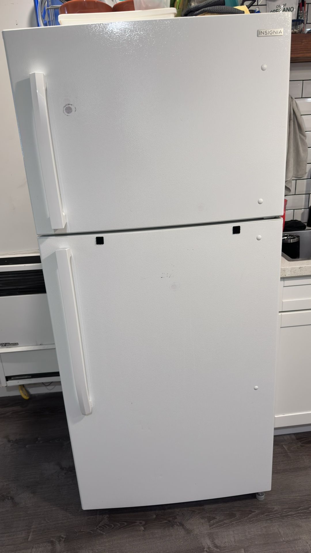 INSIGNIA Refrigerator