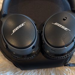 LIKE NEW - SoundLink® around-ear wireless headphones II - TOP OF THE LINE