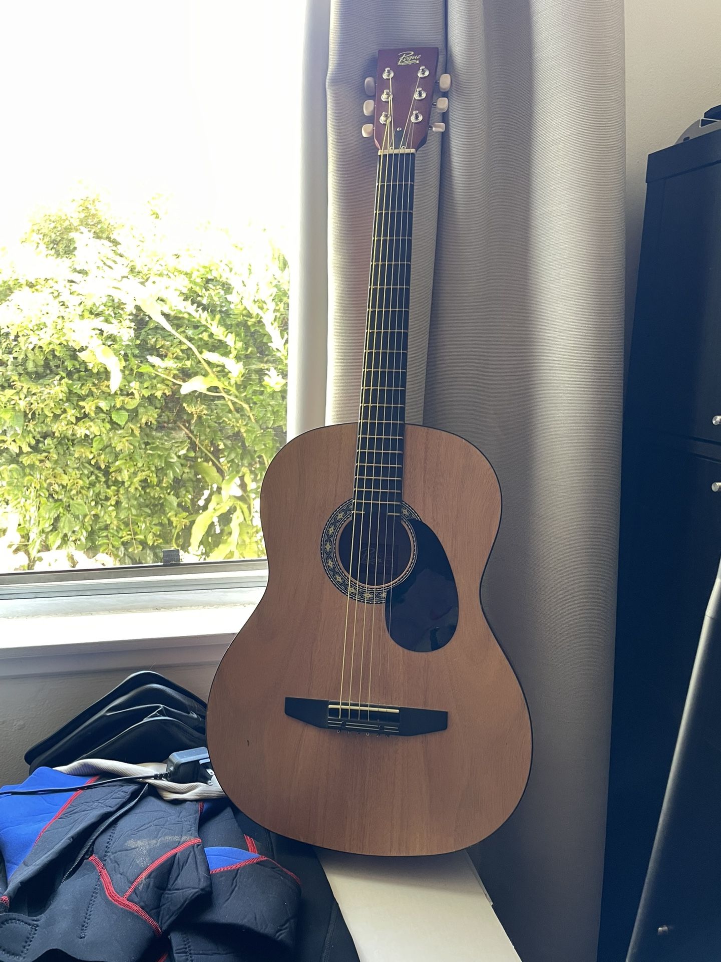 rogue fine instruments acoustic guitar so-069-rag-na