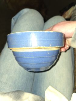 Vintage Yellow Ware Cobalt Blue Nesting Bowl w/ Beehive Sides 5” Wide USA