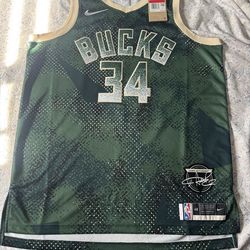 Giannis Antetokounmpo Bucks jersey