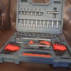 Crescent 84 PC Profesional Tool Set. 