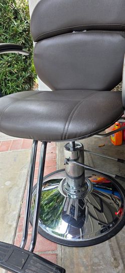 Barber cosmo chair