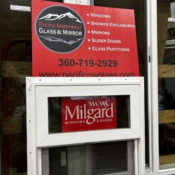 *BRAND NEW* Milgard 2020 (23.5” x 23.5”) white vinyl Tuscany series Single Hung w/Rain Glass in vent  $225