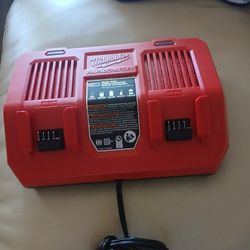 Milwaukee
M18 18-Volt Lithium-Ion Dual Bay Rapid Battery Charger