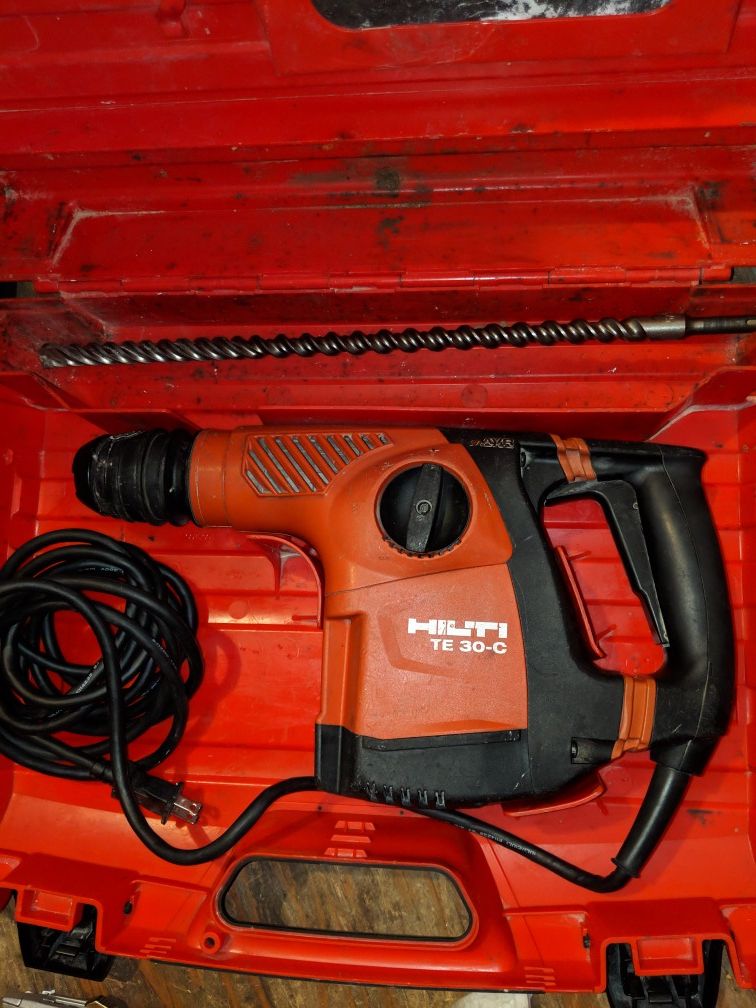 HILTI TE-30 AVR ROTARY HAMMER DRILL