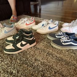 Girls shoes 2y , 2.5, 1