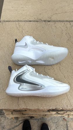New Nike Zoom Hyperset 2 SE volleyball shoes Men’s 6, Youth 6y, Women’s 7.5