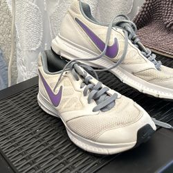 Women’s size 8 1/2 Nikes