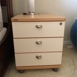 Small Table with 3 drawers 