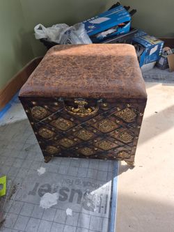 Cushioned top..designer stool with lid