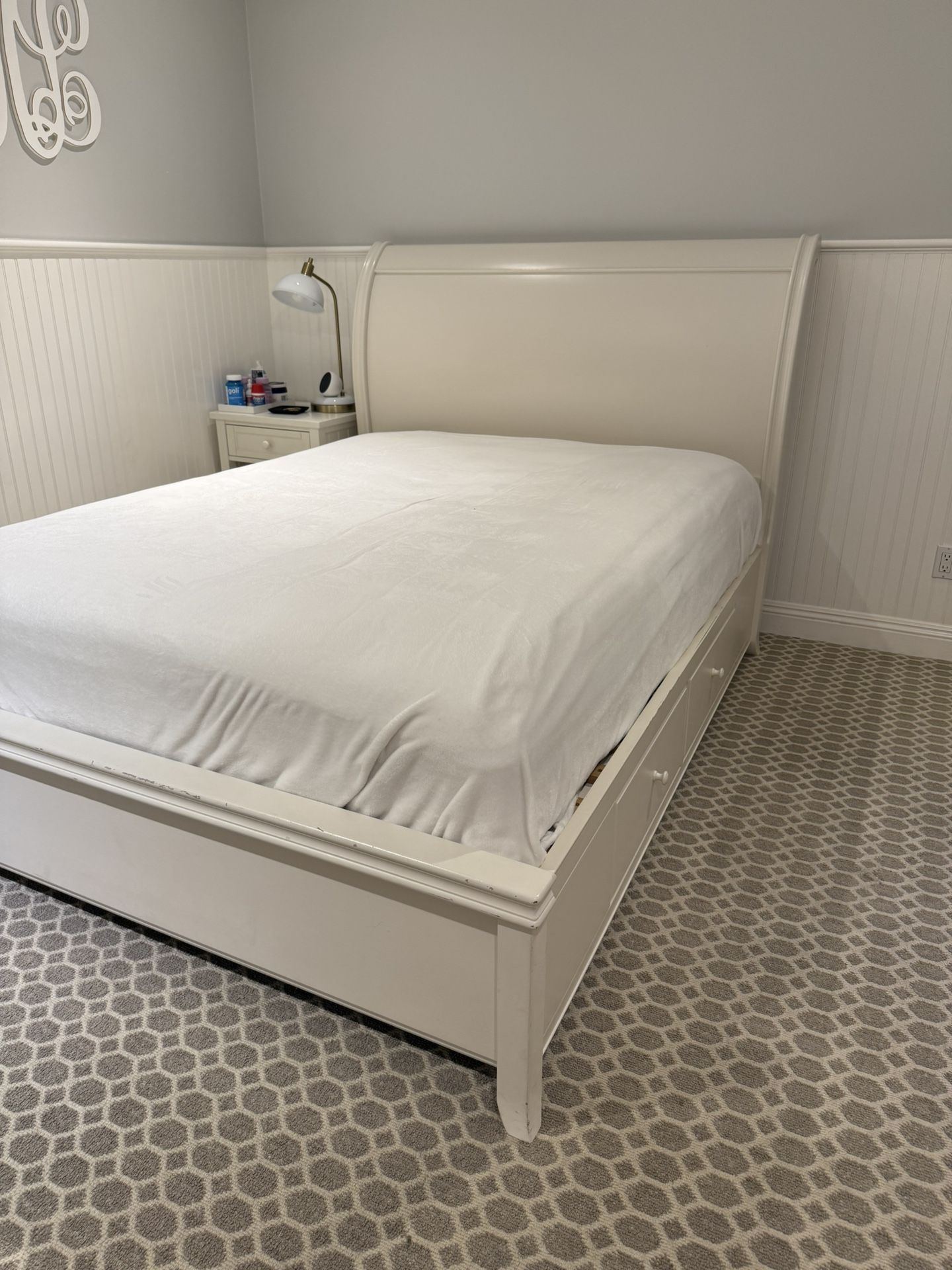 Pottery Barn Queen Sleigh bed With Storage Drawers