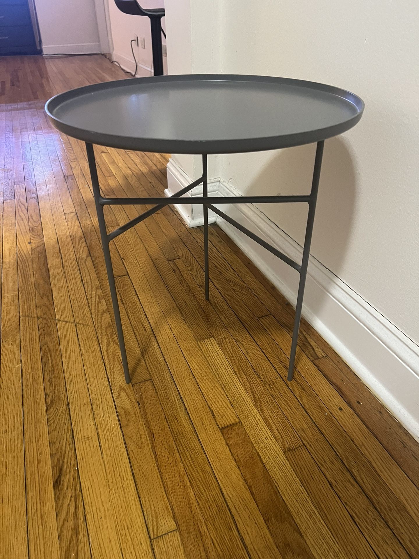 2 Side Tables