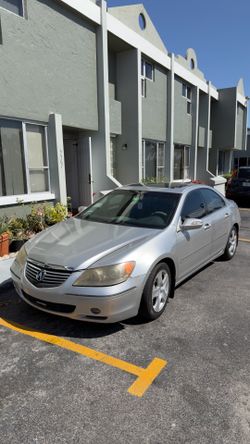 Se vende vehículo Acura RL 2005
