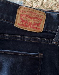 Women’s Levi’s Curvy Bootcut 32 Reg. Dark Blue Excellent Condition  (Johnstown Ohio)
