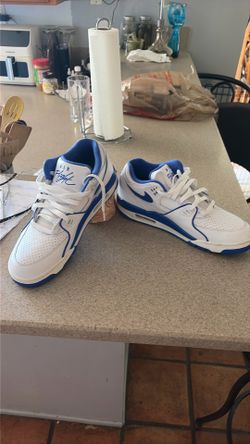 10,5 blue and white air Jordan’s