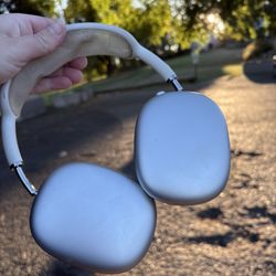 Airpod max in silver 