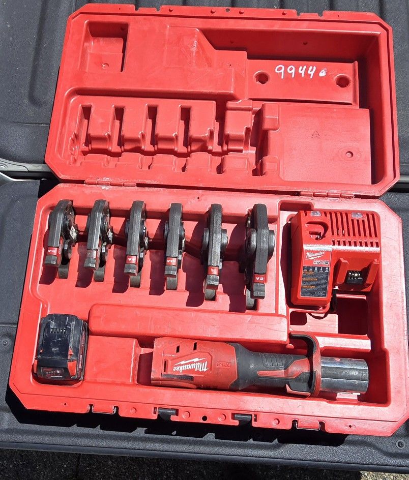 Milwaukee Model Number:2773-22