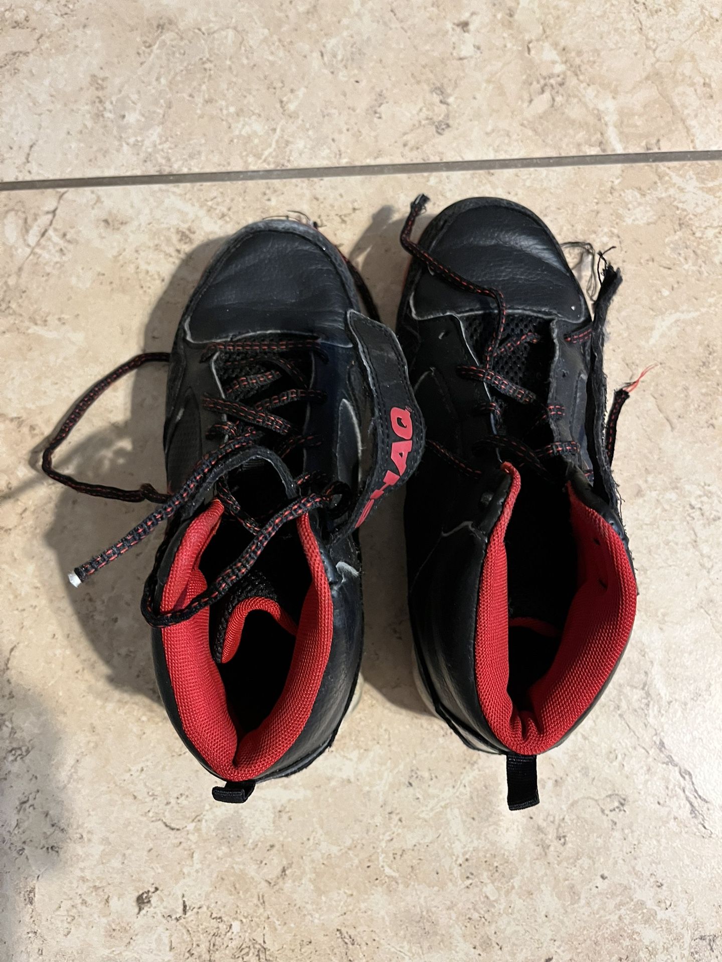 Boys Shaq Sneakers Size 5