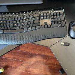 Official Microsoft Wireless Comfort Desktop 5050 with AES - Keyboard and Mouse