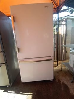 Whirlpool Bottom Freezer  White Refrigerator Fridge
