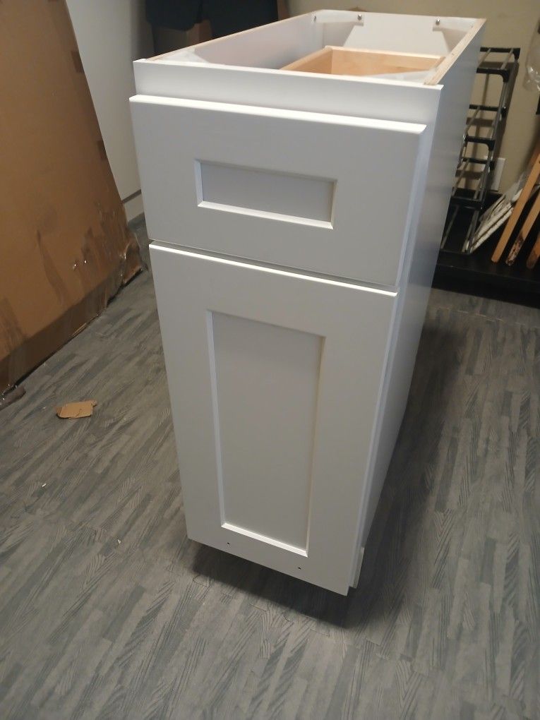 Kitchen Cabinet With Door And Shelf