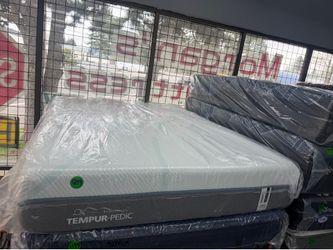 QUEEN SIZE TEMPURPEDIC (ADAPT) MEDIUM HYBRID MATTRESS & BOX SPRING BED SET