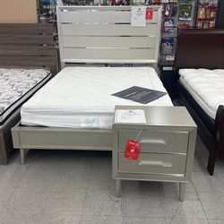 6 pc Queen Bedroom set - Financing Available