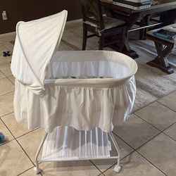 Never used baby’s bassinet