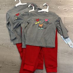 Toddler Boys' Long Sleeve Valentine's Day Hearts Printed Graphic T-Shirt and Fleece Jogger Pants Set - Cat & Jack Gray