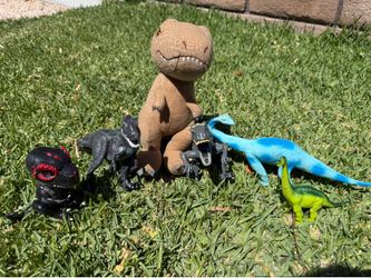 6 Dinosaur toys  j