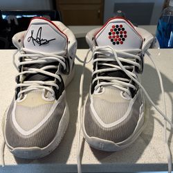 Kyrie Infinities / White & Grey colorway