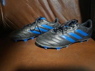 Soccer shoes