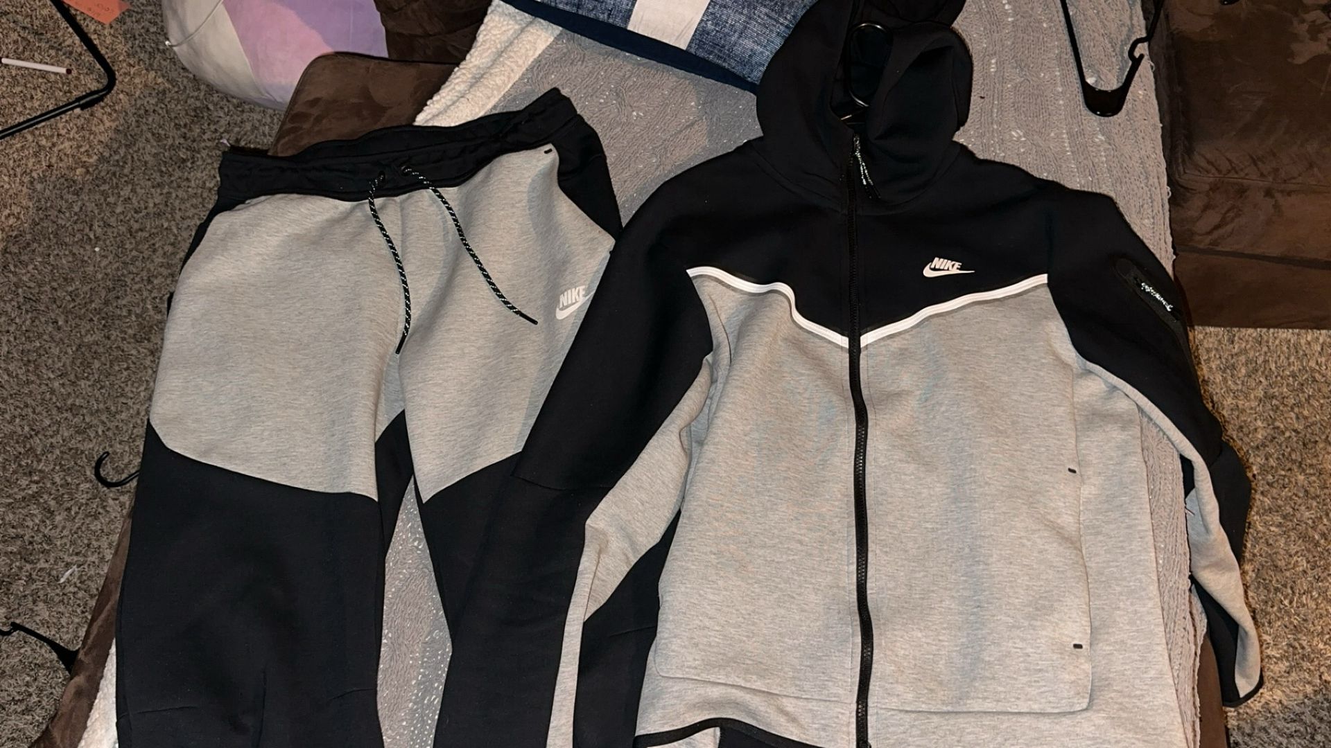 Nike Sportswear Tech Fleece Full Zip Hoodie & Joggers Set Hoodie Sz M / Joggers Sz L