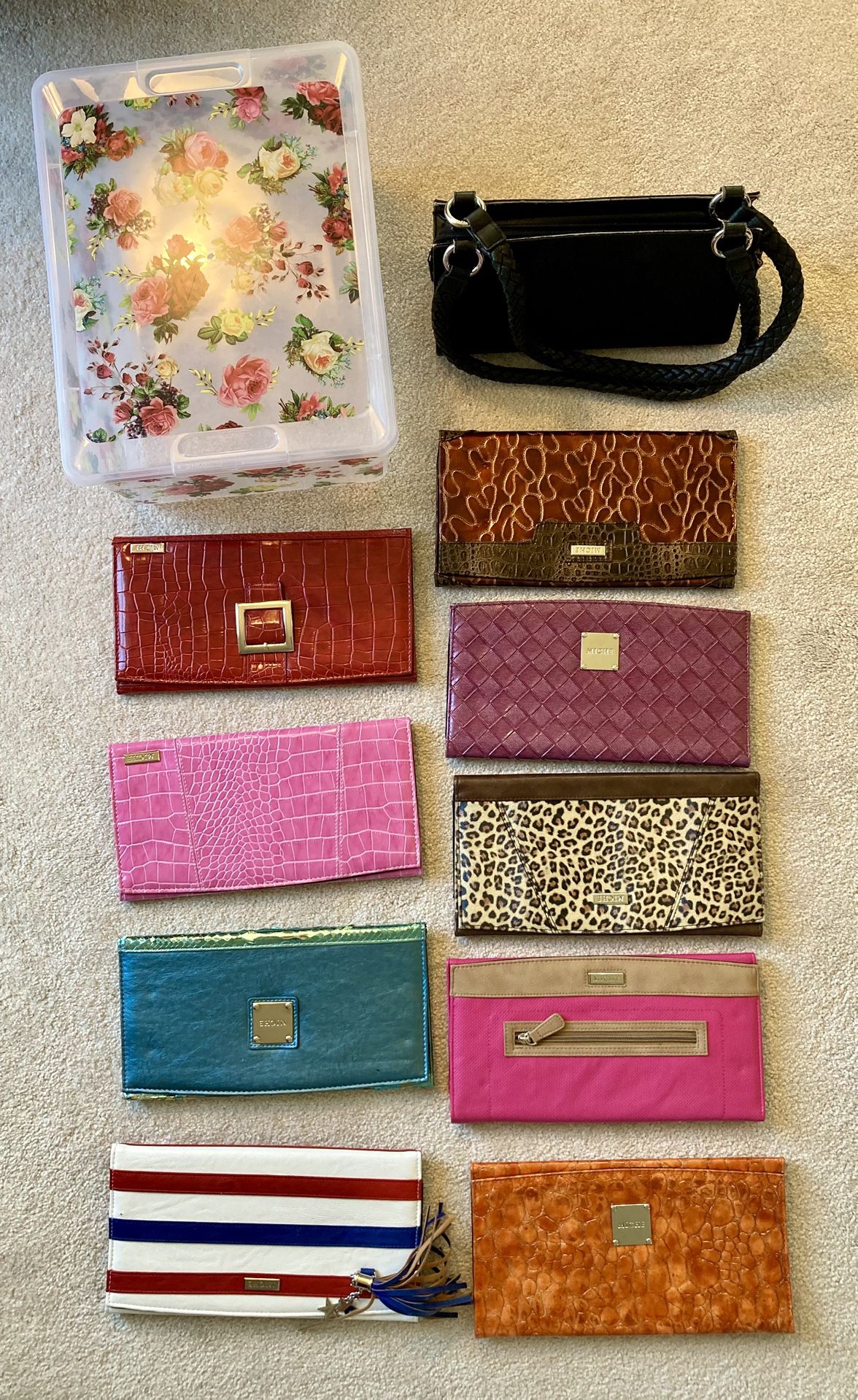 Miche Purse With Lot Of 9 Classic Magnetic Shells And Storage Crate.